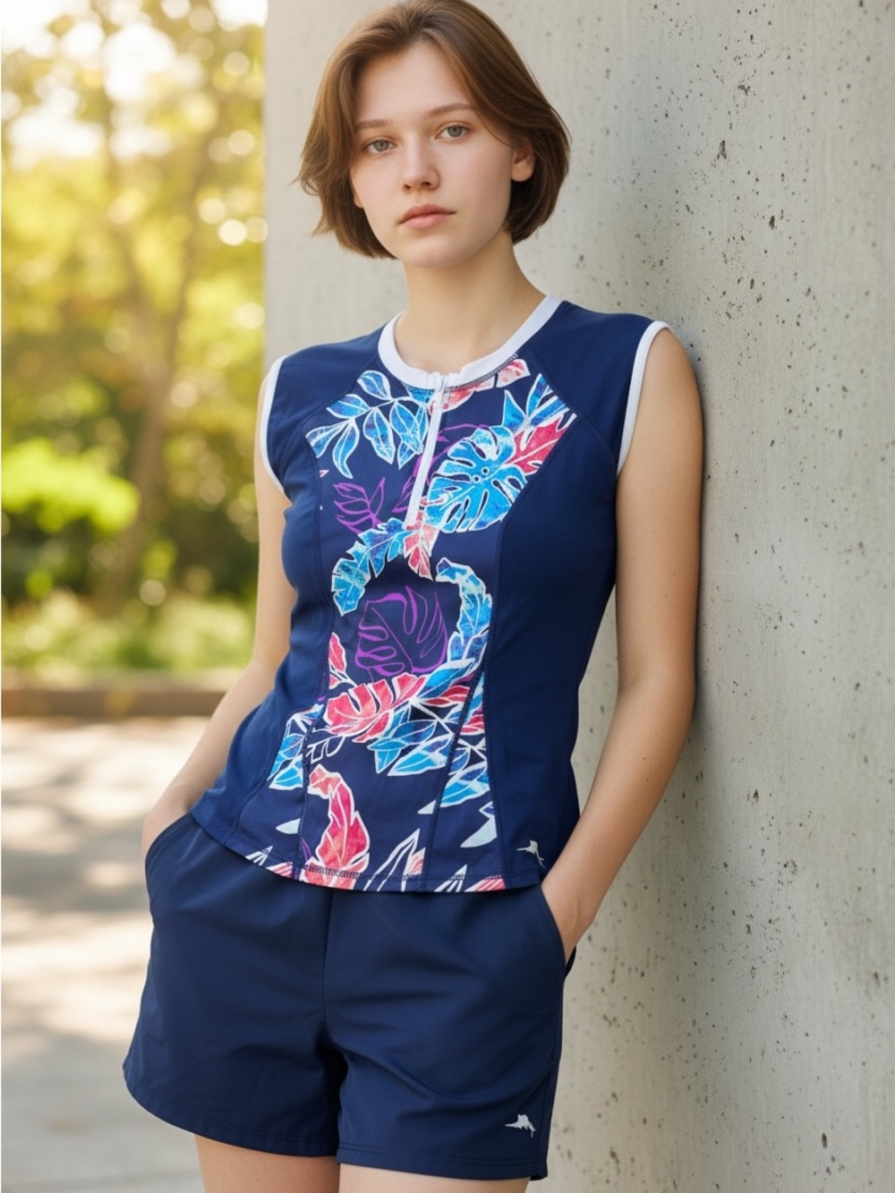 Tommy Bahama Women’s Size M Navy Floral Zip-Front Golf Athletic Top